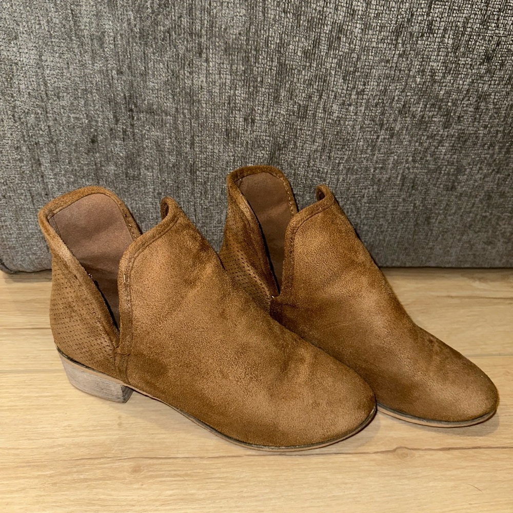 Seven7 Camel Ankle Boots, Size 9 Women’s